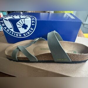 NEW Mayari Birkenstock Sandals. Never worn. 11